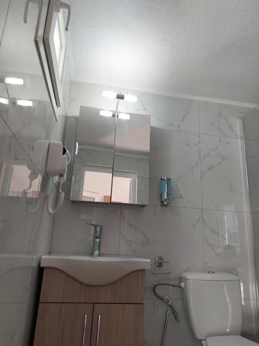 Studio Με Όλες Τις Ανέσεις Vétrina Exterior foto